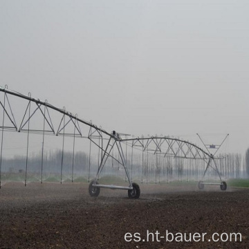 Sistema de riego de pivote lineal para granja